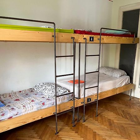 Milingona City Center Hostel Tirana Esterno foto