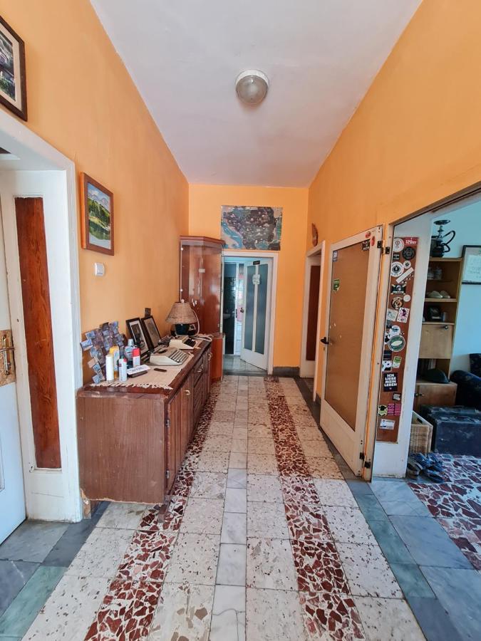 Milingona City Center Hostel Tirana Esterno foto