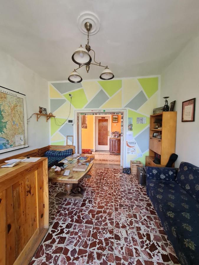 Milingona City Center Hostel Tirana Esterno foto