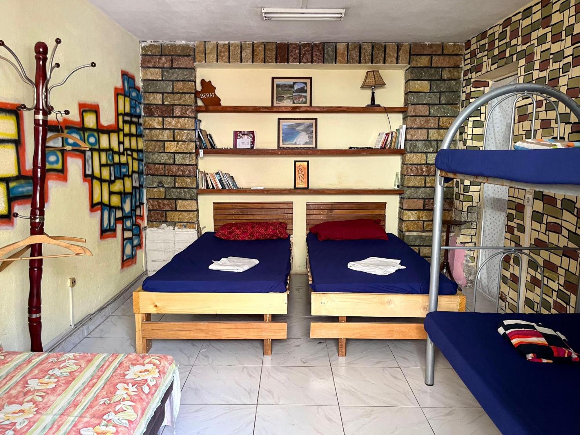 Milingona City Center Hostel Tirana Esterno foto