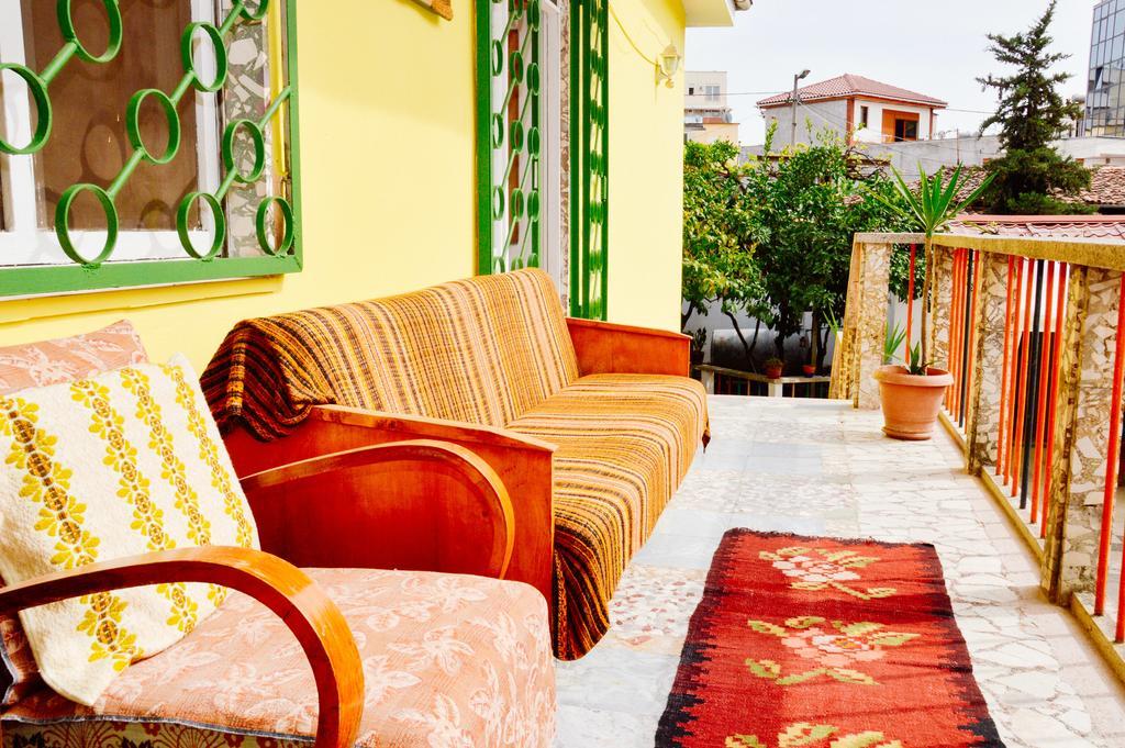 Milingona City Center Hostel Tirana Esterno foto