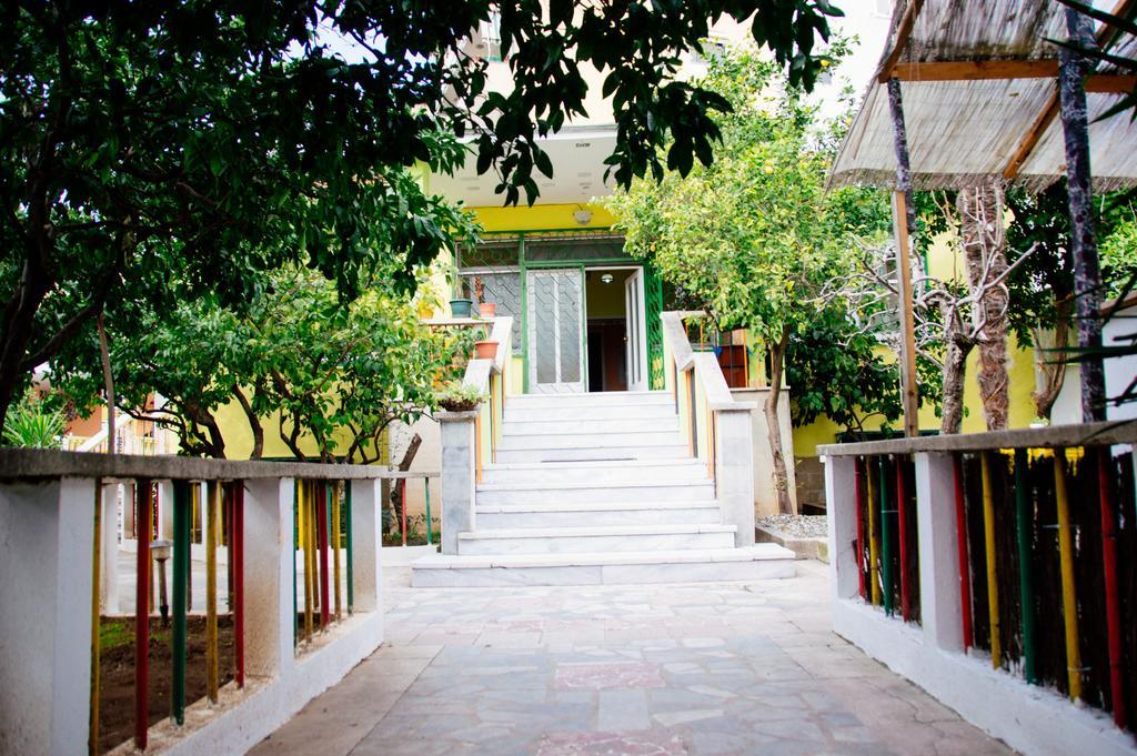 Milingona City Center Hostel Tirana Esterno foto