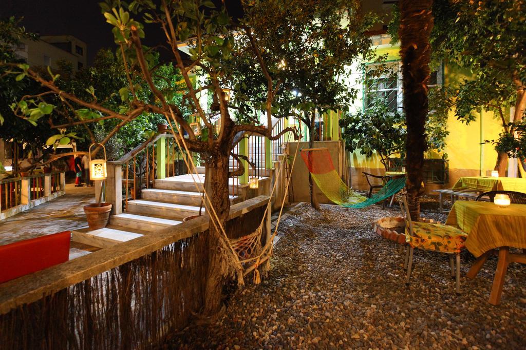Milingona City Center Hostel Tirana Esterno foto